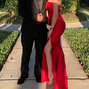 Sherri Hill red prom dress